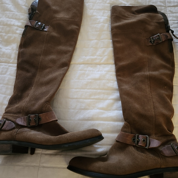 Boots - Picture 3 of 3